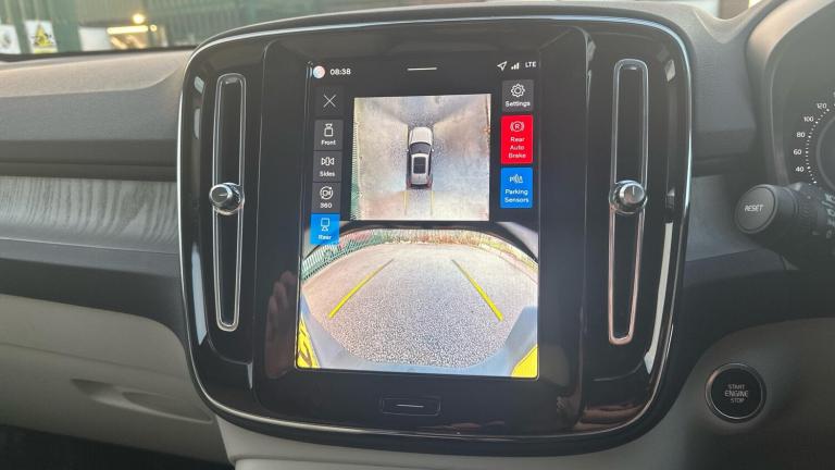  Volvo XC40 2.0 B4 MHEV Ultra Bright DCT Auto Euro 6 (s/s) 5dr Petrol/Electric Hybrid Automatic