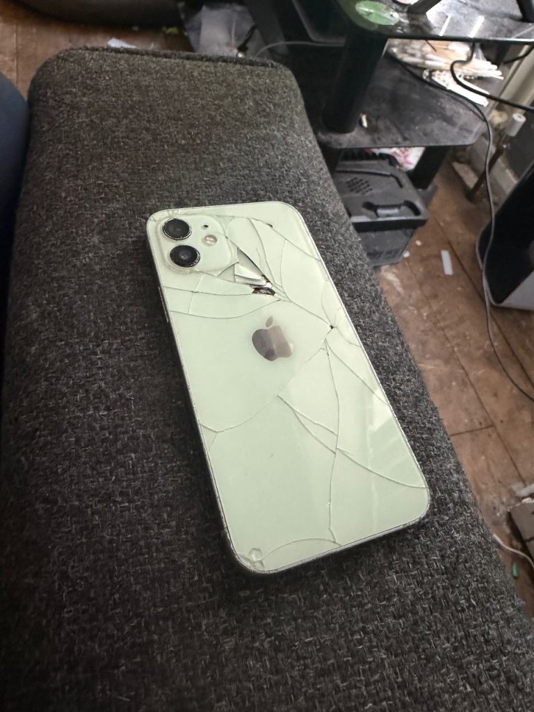 Apple iPhone 12 - Green, Cracked Back