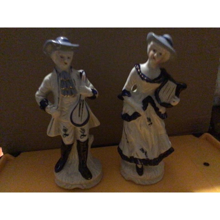 Blue and white porcelain figurines 