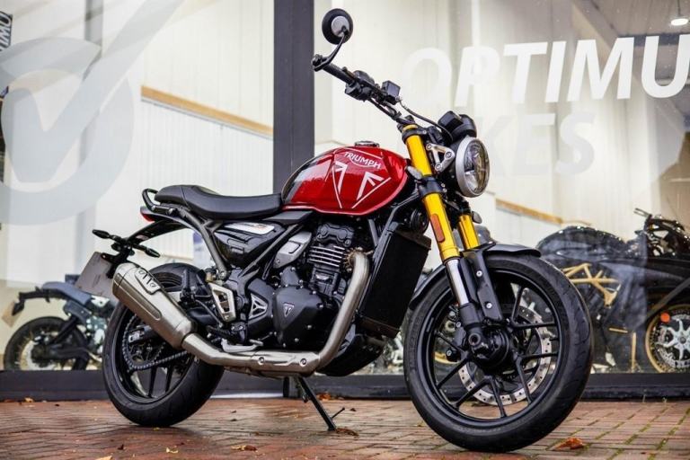 Triumph SPEED 400 ! LOW MILES ! STUNNING