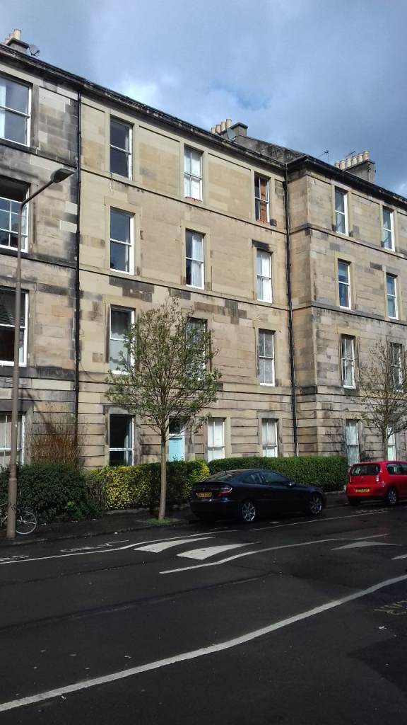 Student, 2-bedroom furnished flat on Lutton Place, Edinburgh to let