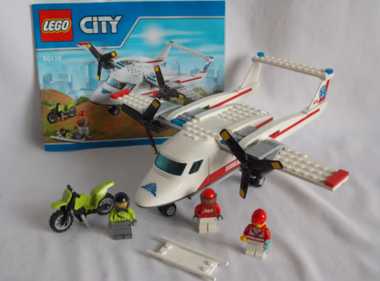 LEGO City 60116 Air Ambulance Plane+ 3 Mini Figures + Instructions