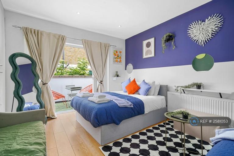Studio flat in Roman Road, London, E3 (#2581053)