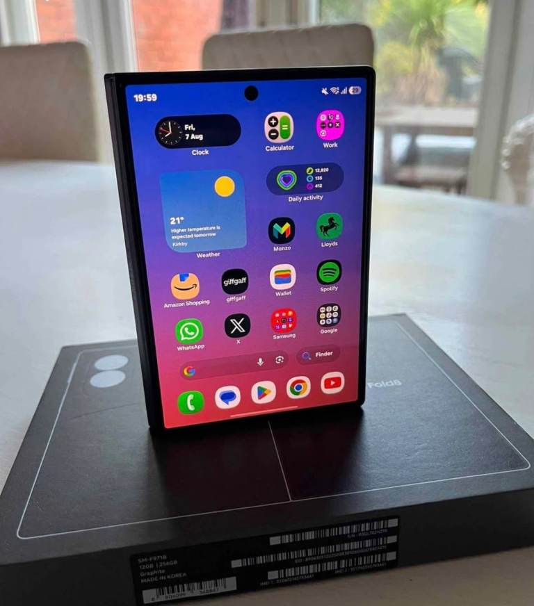 Samsung fold 8 256GB 