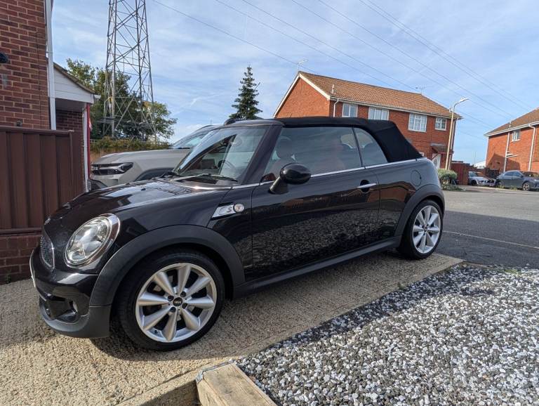 Mini, CONVERTIBLE, Convertible, 2011, Manual, 1598 (cc), 2 doors