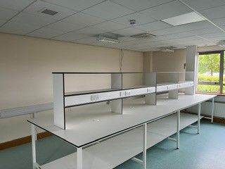 Laboratory work benches 