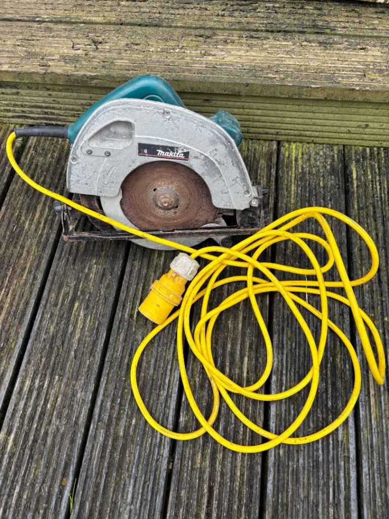 Makita 110 circular saw 5704R