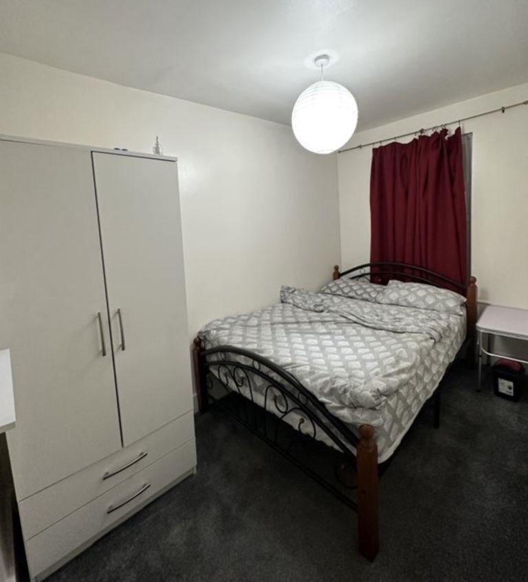 Double bedroom for female £580