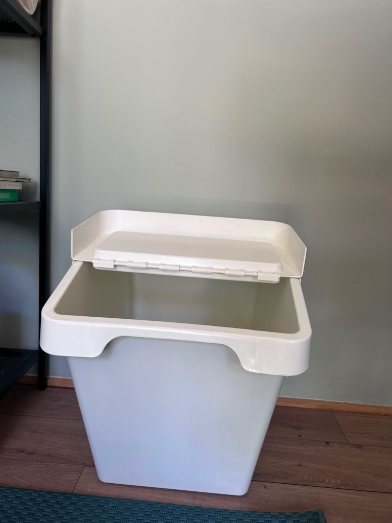 White Plastic Laundry Basket with Lid – Good Condition
