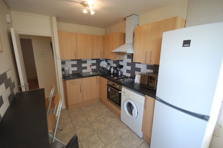 Furnished Double Room to Rent in Southfields Bills Included