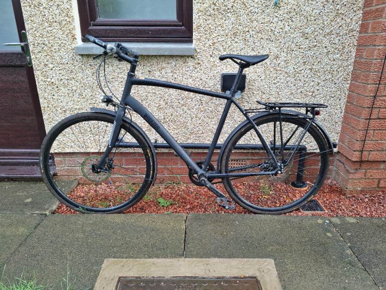 Black City Bike with Rack and Mudguards – Good Condition