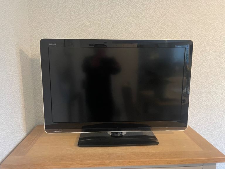Sharp Aquas LC-32LE320E Full Hd Tv with Freeview. Not smart.