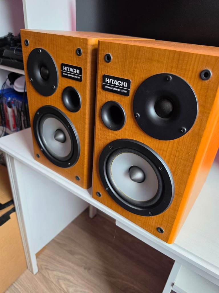 HITACHI bookshelf speakers