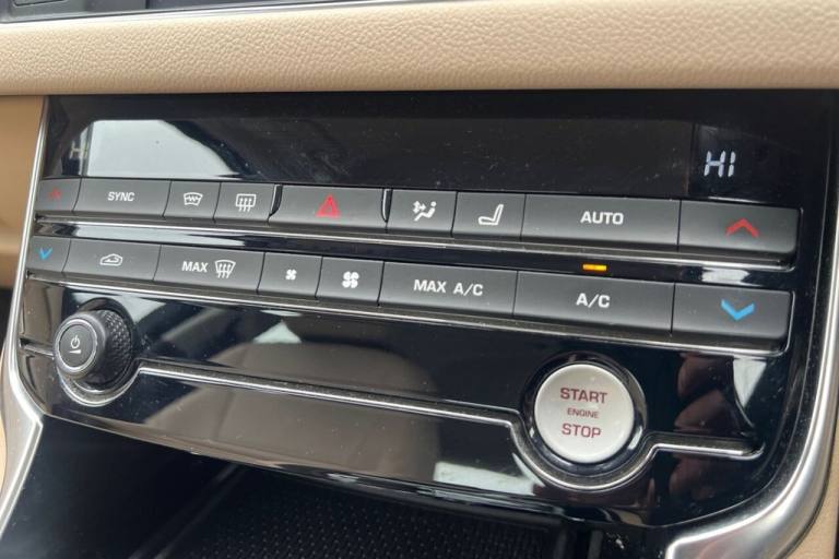 2018 Jaguar XF 2.0d Prestige Saloon 4dr Diesel Auto Euro 6 (s/s) (180 ps) Rear Parking Aid Saloon...