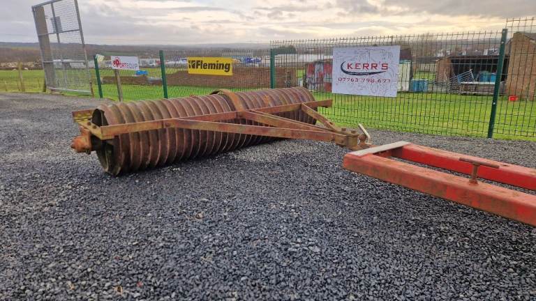 Tractor cambridge roller 
