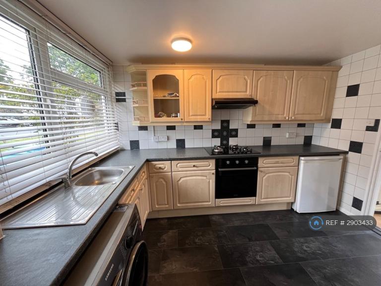 2 bedroom house in Arnheim Close, Southampton, SO16 (2 bed) (#2903433)