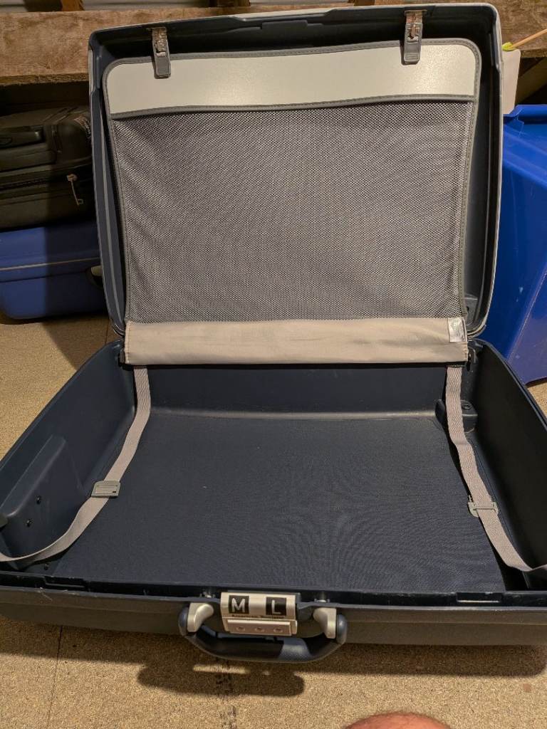 Samsonite American tourister 2 wheel medium hard suitcase 