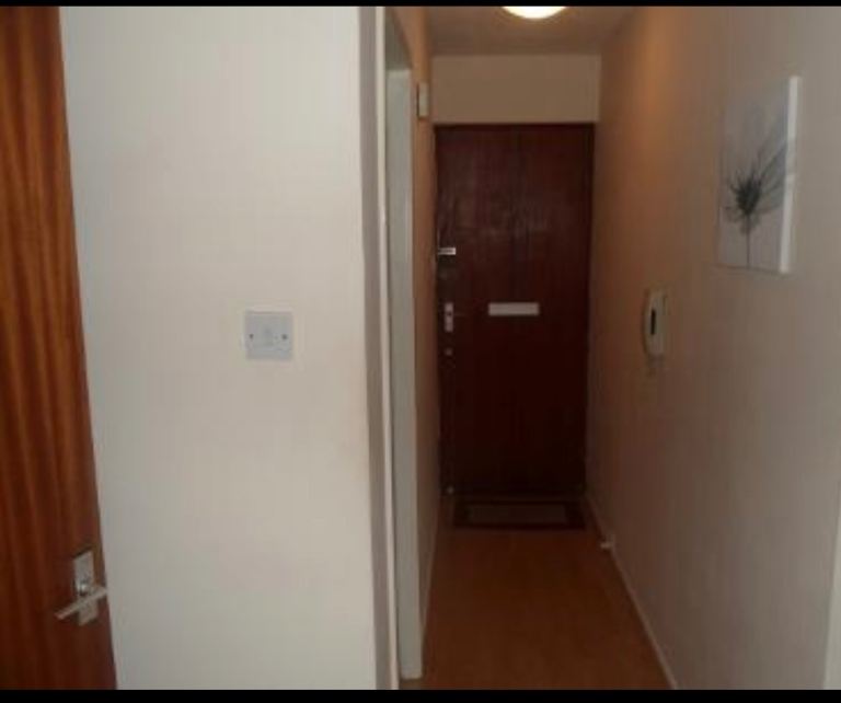 A double room Available in a two bedroom apartment, near St George’s cross subway.