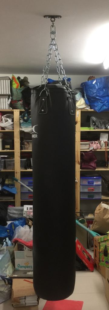 Punch bag / heavy bag by Hammer, 40 kg, 150 cm tall with attachment