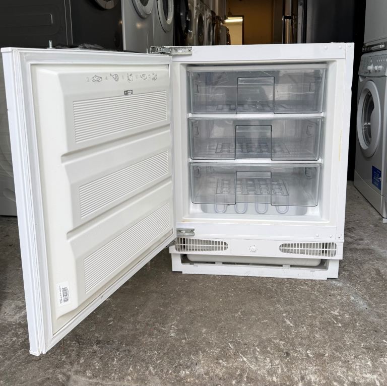 CDA UNDER COUNTER WHITE FRIDGE FREEZER WITH WARRANTY  