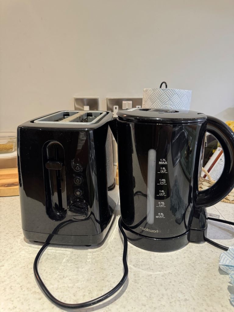 Cookworks Black Kettle and Toaster Set – Good Condition