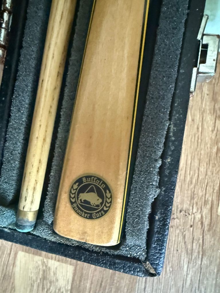 Buffalo pool cue 