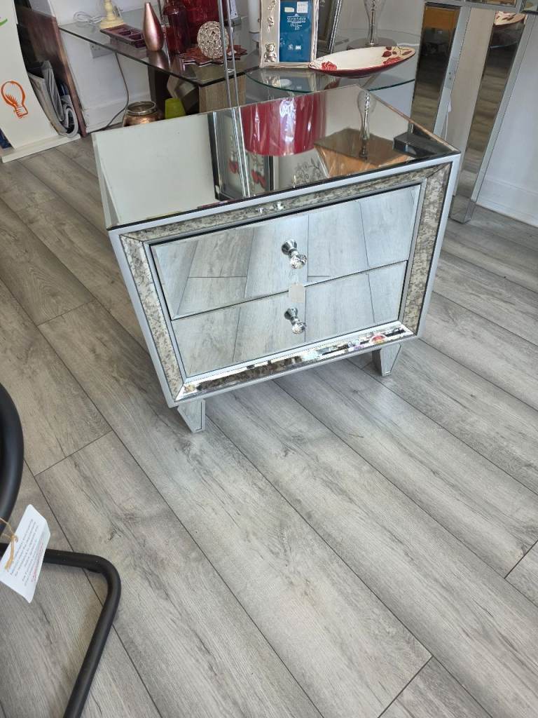 Mirror bedside cabinet