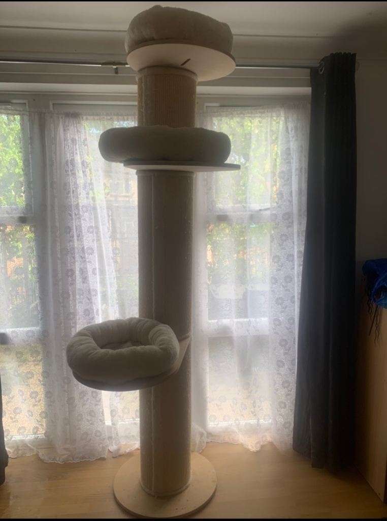 Cat scratching post / tree