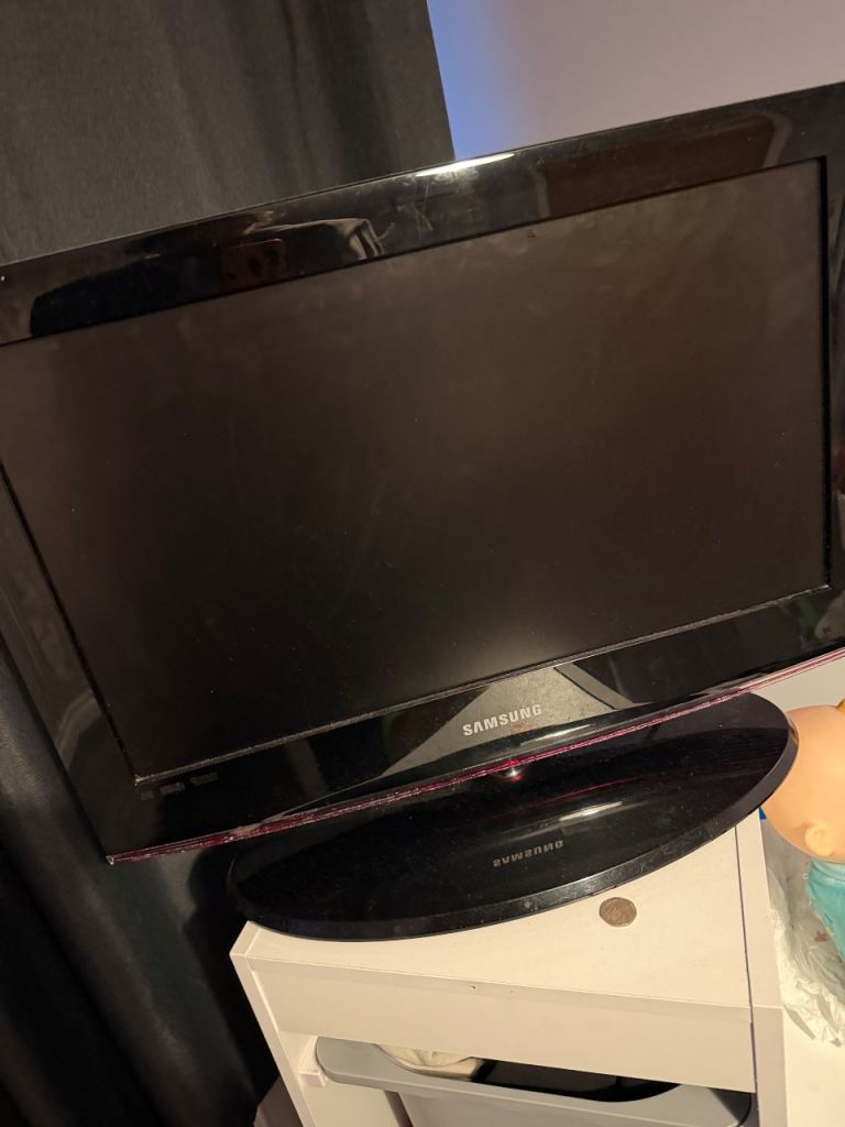 Samsung Flat Screen TV - Black, Good Condition