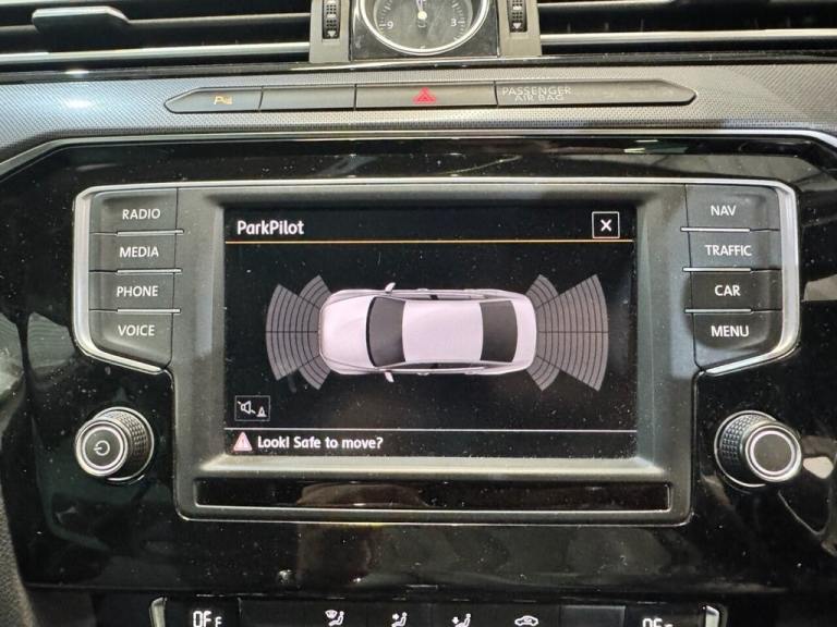 2016 Volkswagen Passat 2.0 TDI BlueMotion Tech R-Line Saloon 4dr Diesel DSG Euro 6 (s/s) (190 ps)...