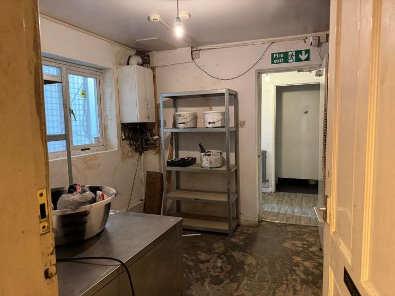 YOUR NEXT SUCCESSFUL RESTAURANT IS HERE!-Former Jamaican cafe/bar available Walsall (WS2)