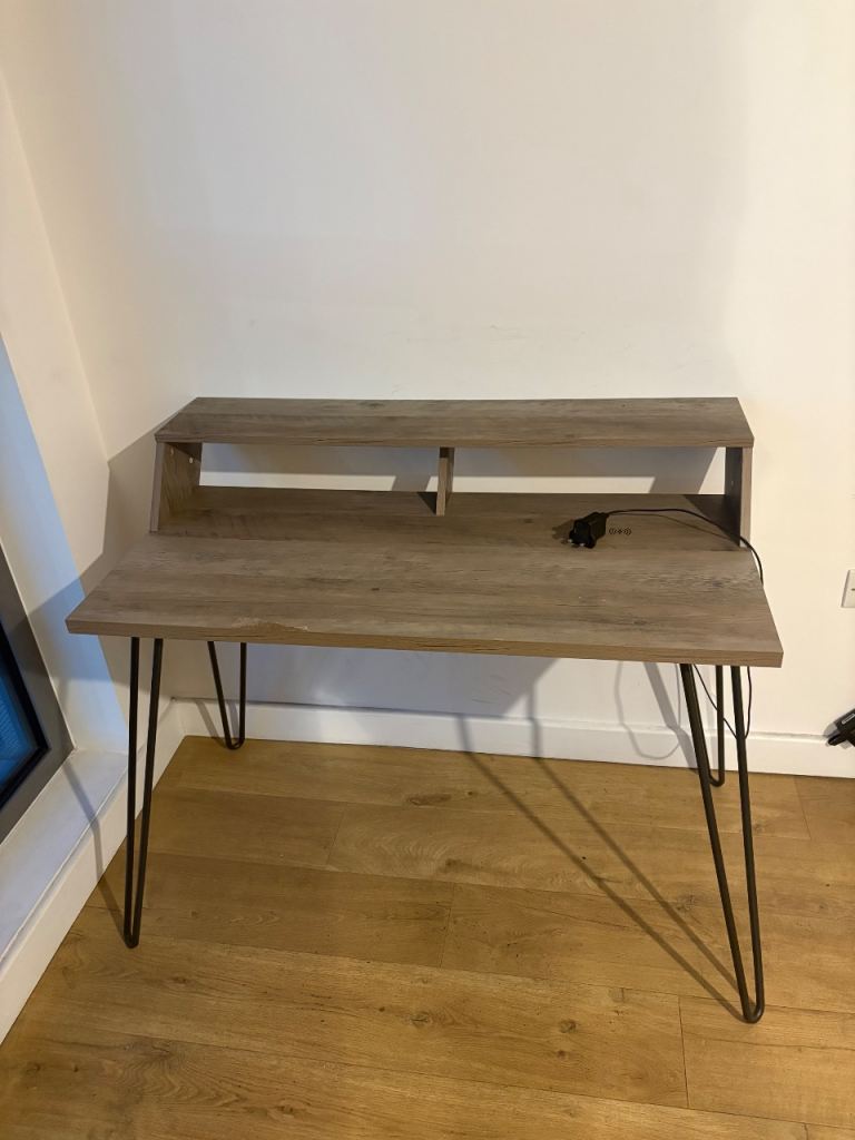 Desk wireless charging 