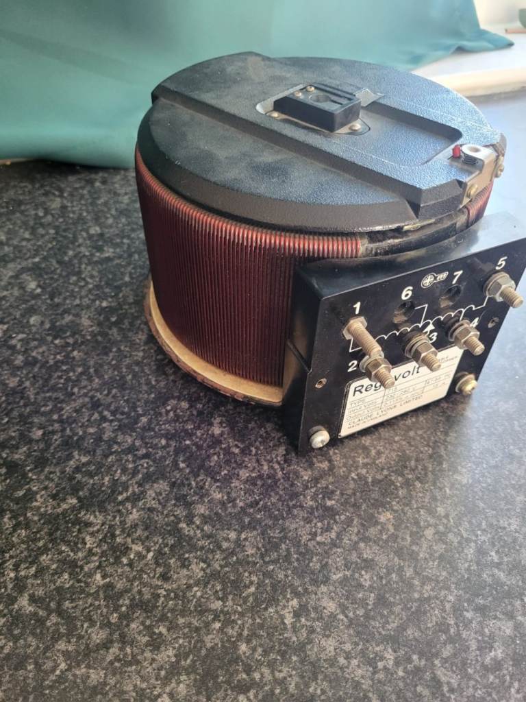 Regavolt 715 Variable Transformer Variac: 240V Input, 0-275V Output, 15A - 995200