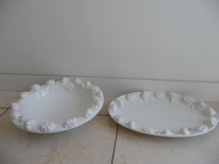 Knobler Ceramics Italy Large White Serving Platters with Garlic Embossing Ex Condition