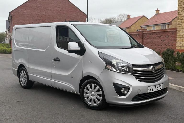 VAUXHALL VIVARO 1.6 CDTi 2700 BiTurbo Sportive 2017