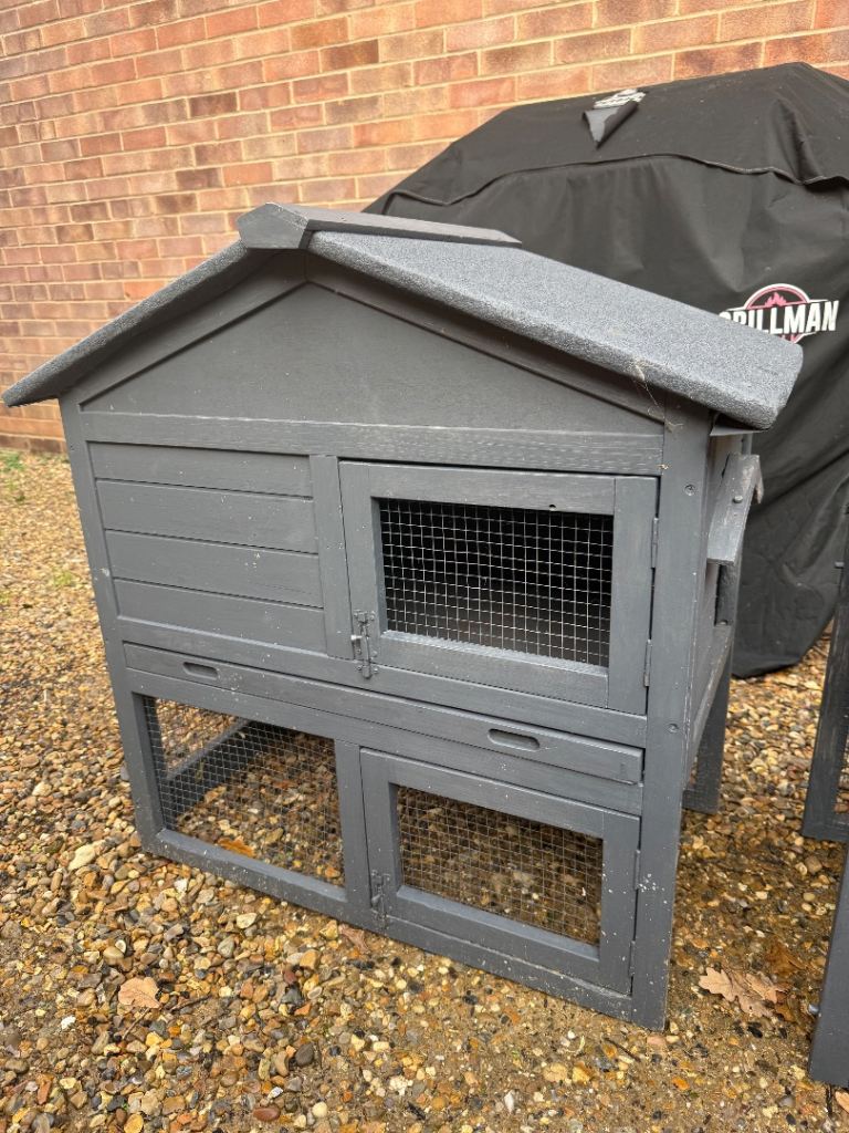 Rabbit hutch nice condition 