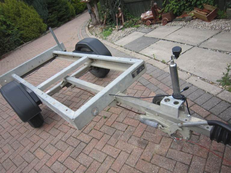 Knott  Avonride ex-generator trailer model 02DCL801.