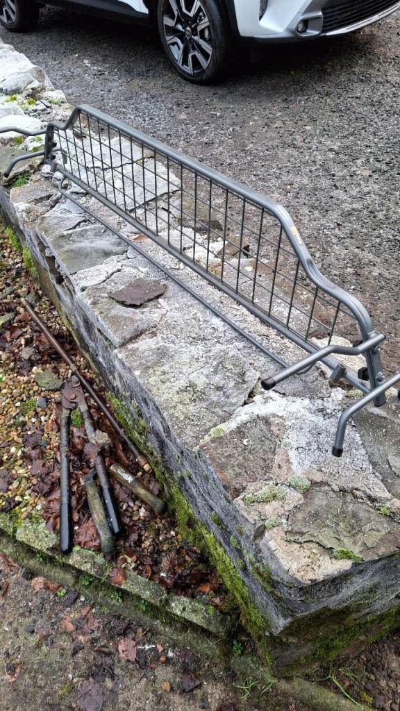 Dog Guard for Toyota Auris Estate 1.4 D-4D 2013 - 2018  Heavy Duty Tailored Fit Boot Barrier