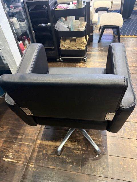 Professional Salon Chairs