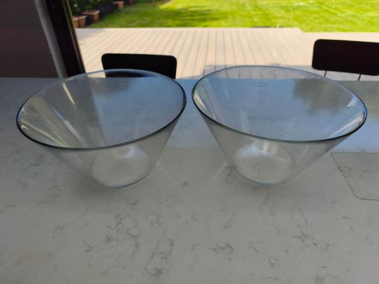 Pair large Glass serving/salad bowls