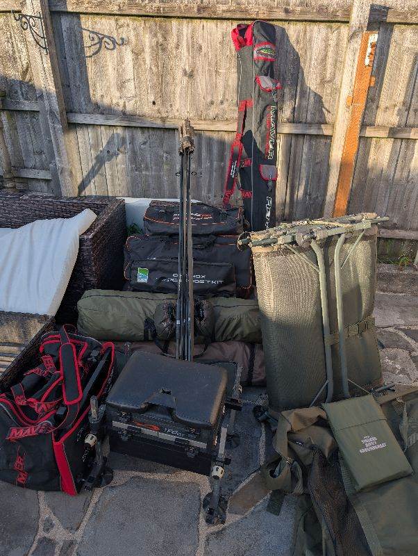 Carp and pole fishing complete kit JOB LOT