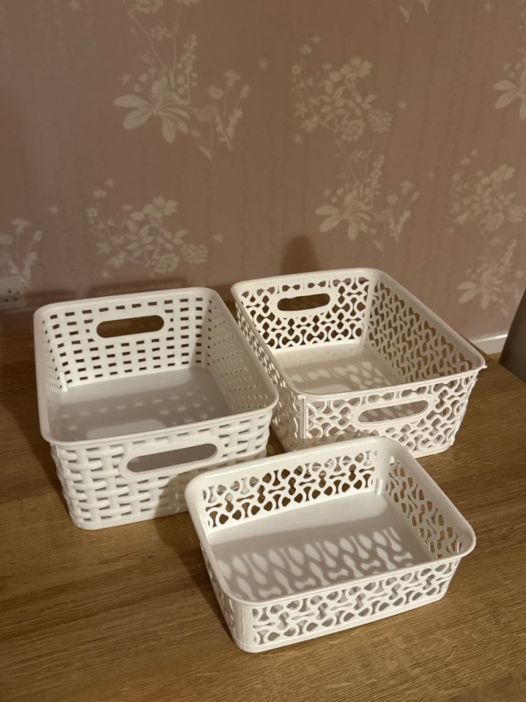 Set of 3 White Plastic Storage Baskets – As Good As New