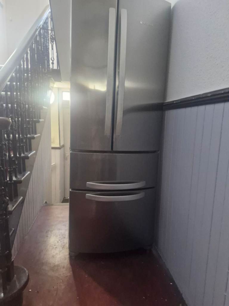 ĤOT POINT FRIDGE FREEZEE