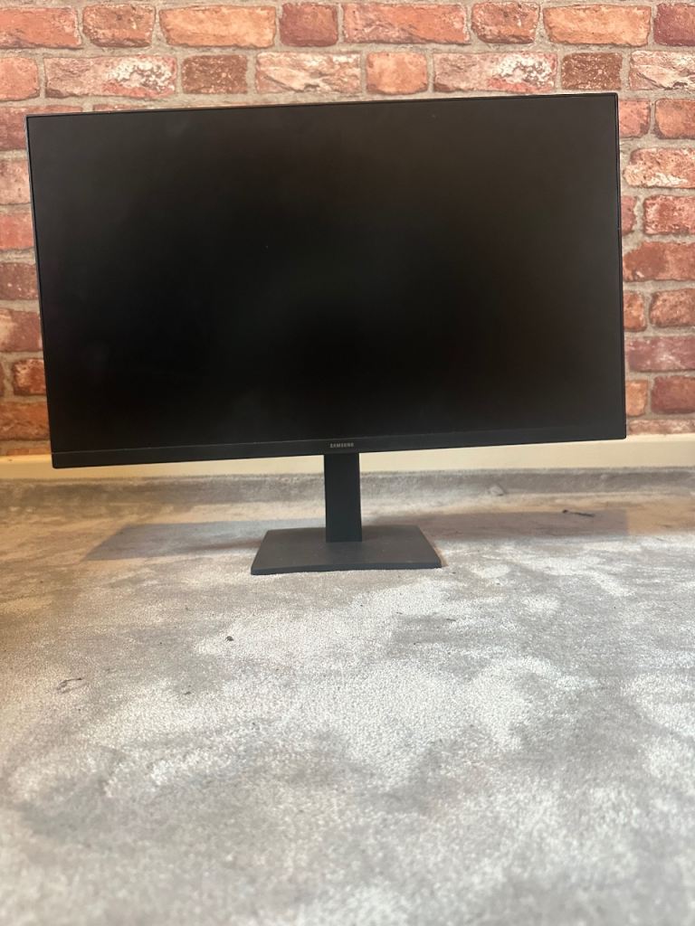 Samsung Computer Monitor barley used as good as new 