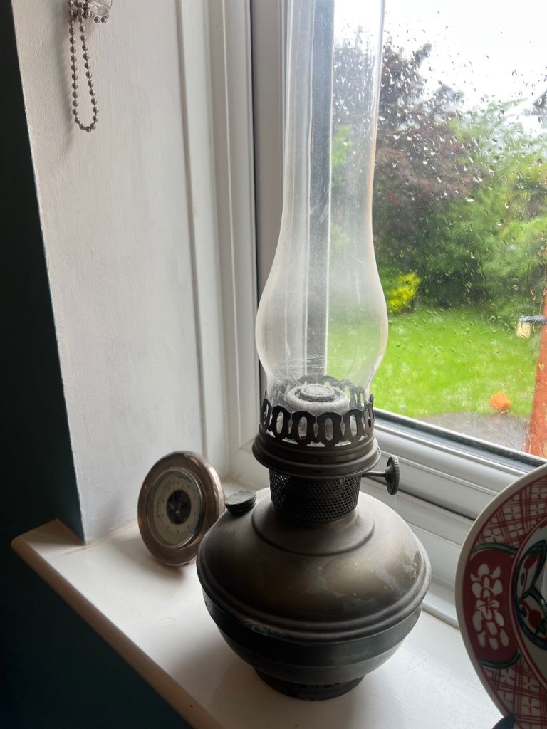 Antique style oil lamp