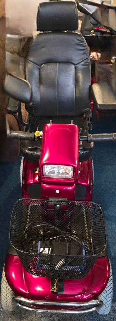 MOBILITY SCOOTER 4 TO 6 MPH