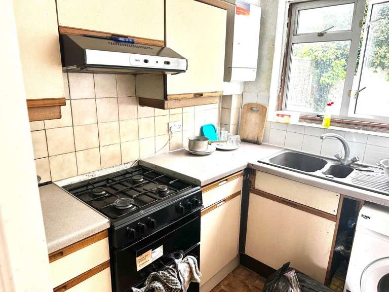 Single box room for £575 pcm. Close to Brunel University and Uxbridge Town Centre