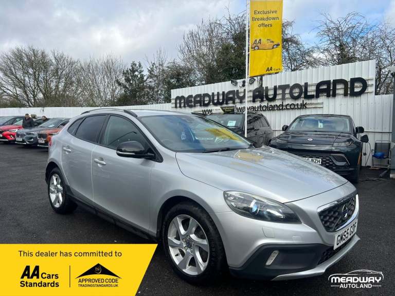  Volvo V40 Cross Country 2.0 D2 Lux Auto Euro 6 (s/s) 5dr Diesel Automatic