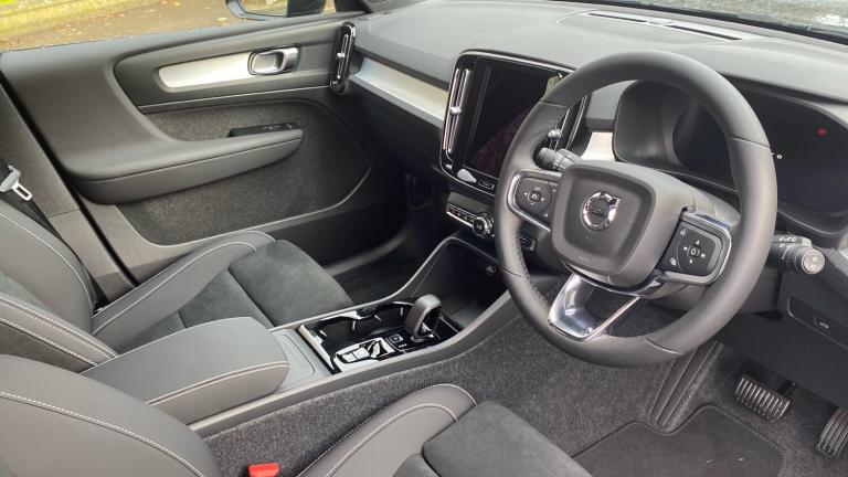 2025 Volvo XC40 2.0 B3P Plus Dark 5dr Auto Petrol Estate Estate Petrol Automatic