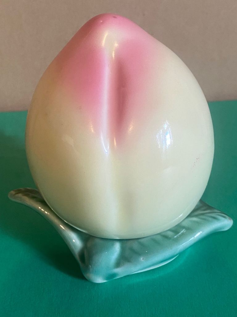 Peach tea candy .
